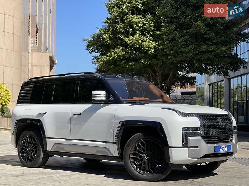 Внедорожник / Кроссовер BYD Yangwang U8