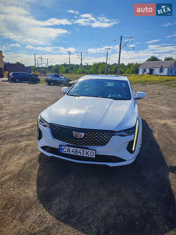 Седан Cadillac CT4