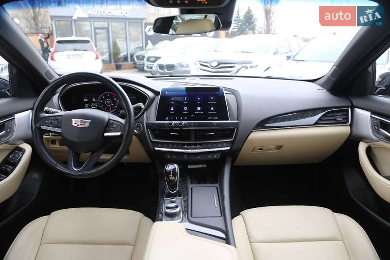 Седан Cadillac CT5