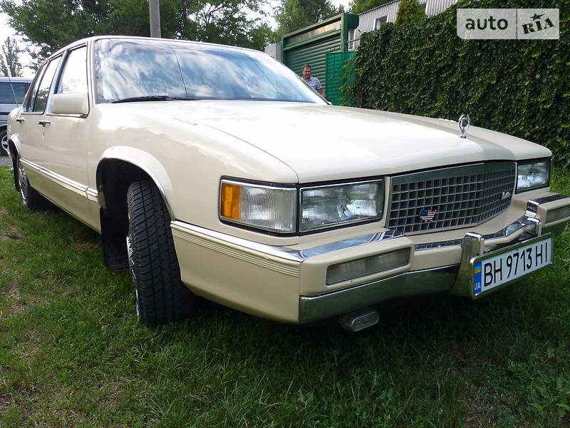 Cadillac De Ville 1989 года