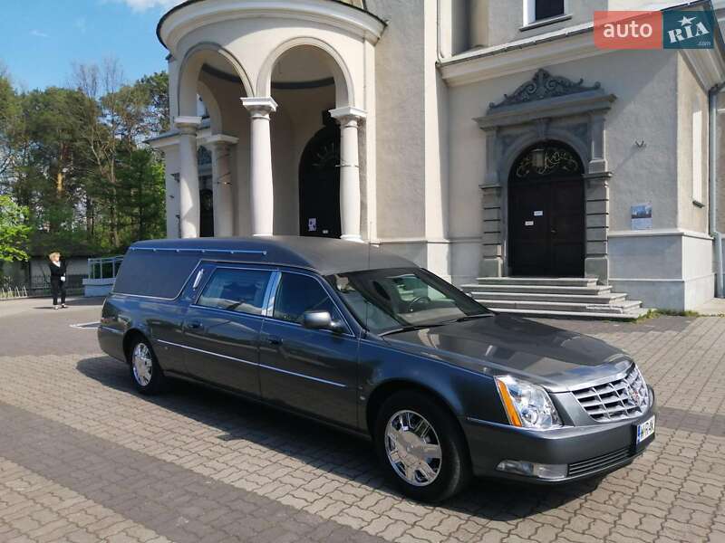 Седан Cadillac DTS