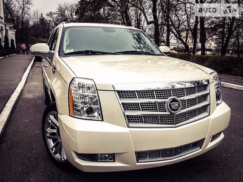 Cadillac Escalade 2010 года