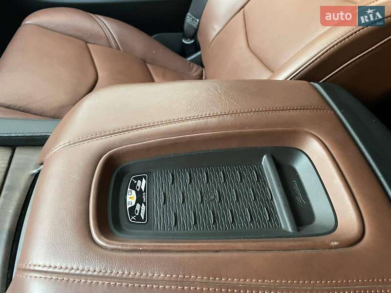 Внедорожник / Кроссовер Cadillac Escalade 2016 в Киеве фото 13 Внедорожник / Кроссовер Cadillac Escalade 2016 в Киеве