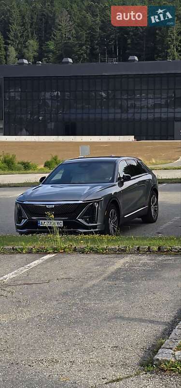 Позашляховик / Кросовер Cadillac Lyriq