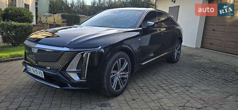 Седан Cadillac Lyriq
