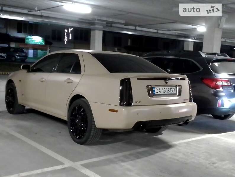 Седан Cadillac STS