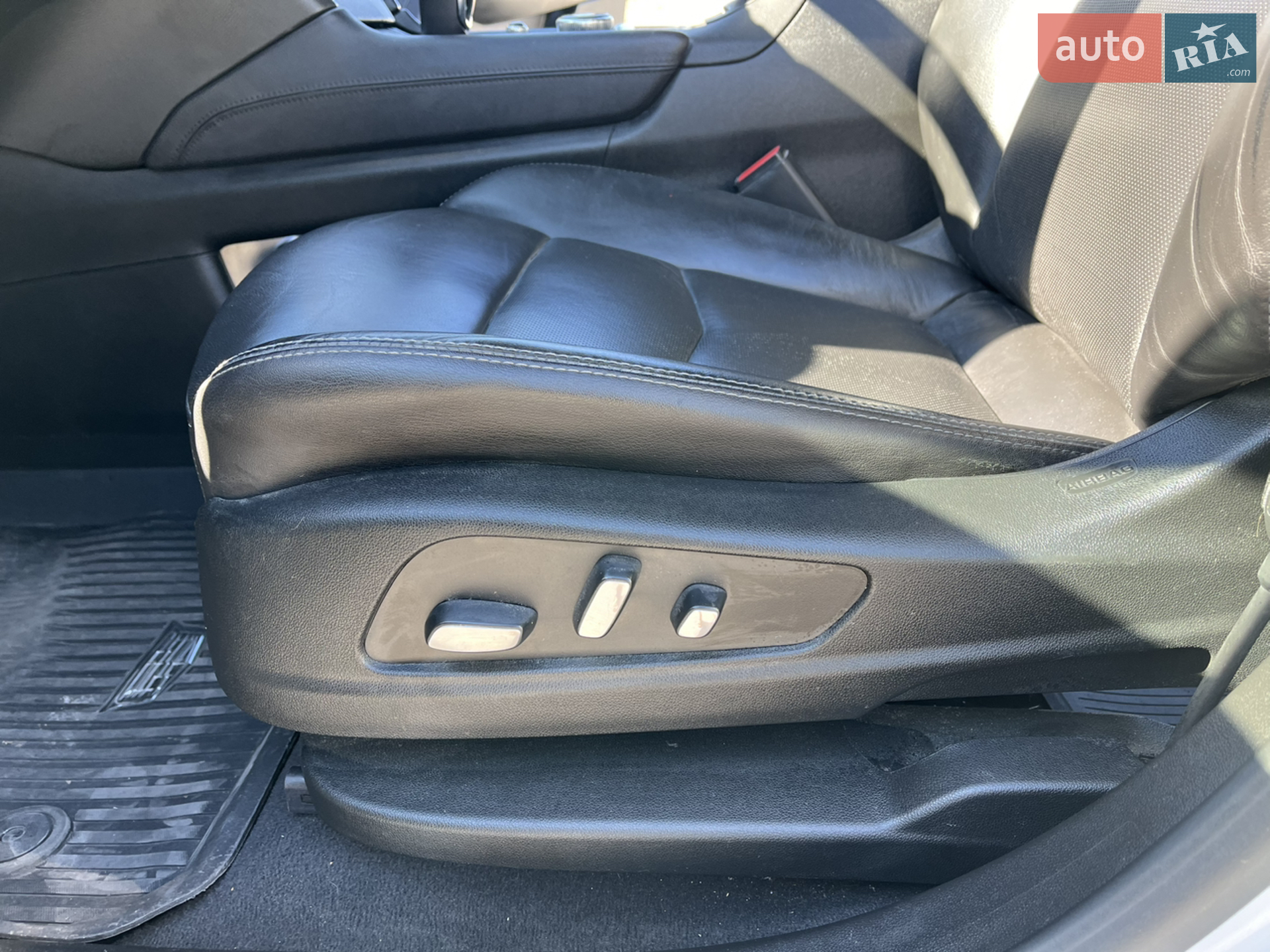 Cadillac XT5 2019 VIN 1GYKNCRS1LZ141976 фото оголошення 27 з 37
