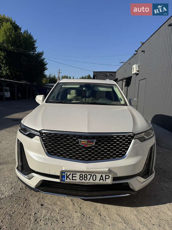 Универсал Cadillac XT6