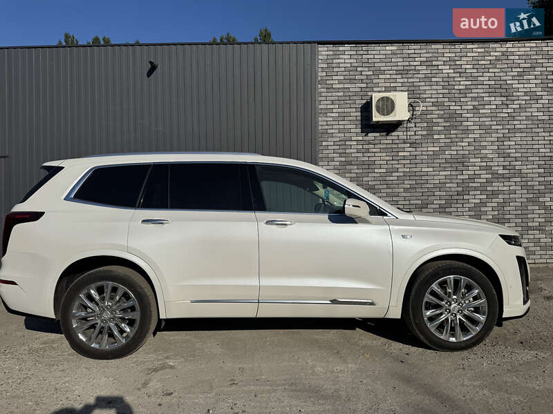 Универсал Cadillac XT6