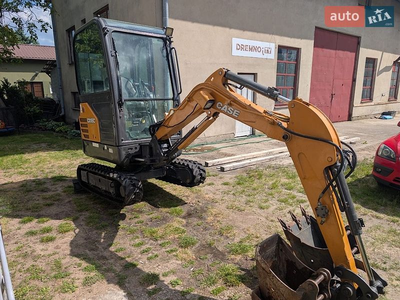 Екскаватор навантажувач Case Construction CX 17D
