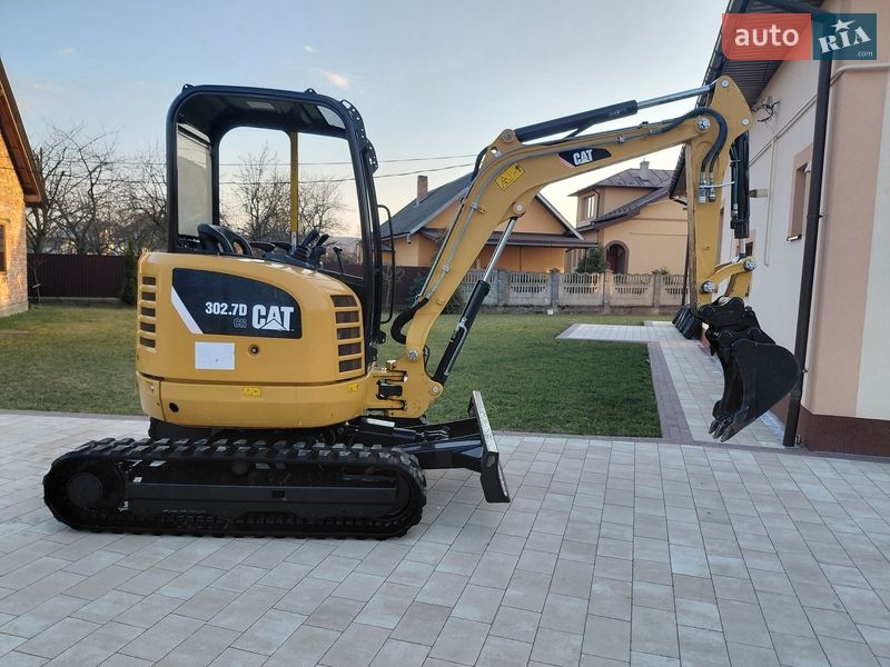 Міні-екскаватор Caterpillar 302.7