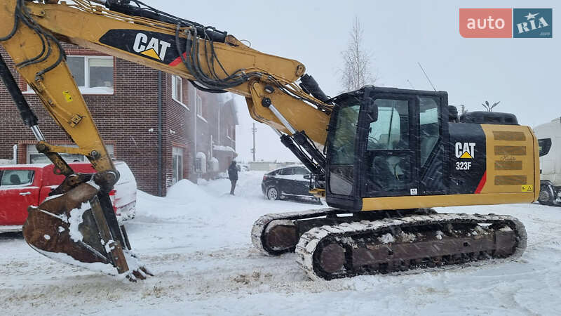 Caterpillar 323