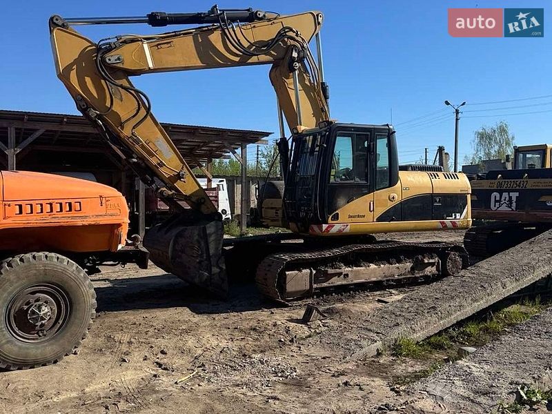 Caterpillar 323