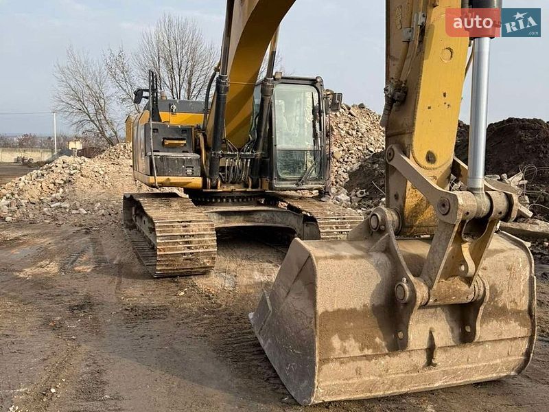 Caterpillar 329