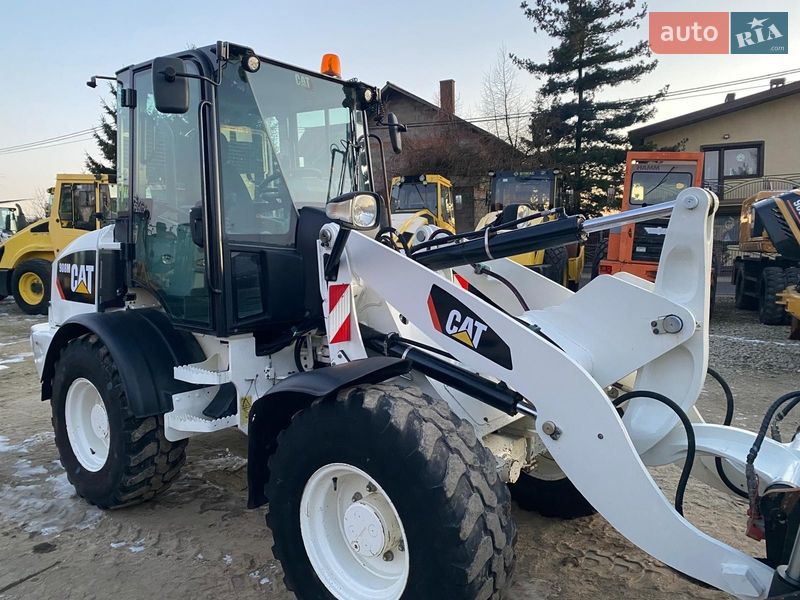 Фронтальный погрузчик Caterpillar 908