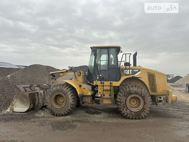 Фронтальні навантажувачі Caterpillar 950