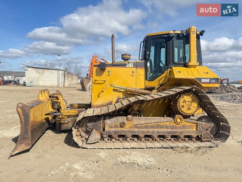 Caterpillar D6M
