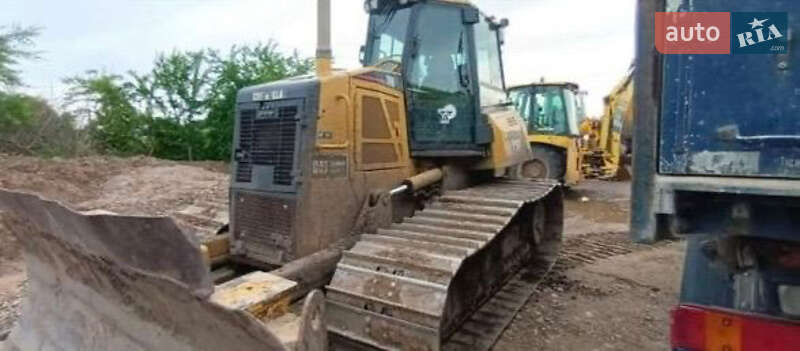 Caterpillar D6T