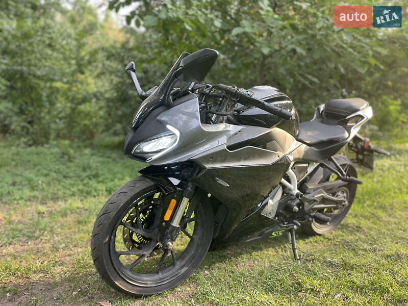 Мото CFMOTO 300SR