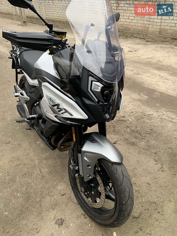 CFMOTO 700MT