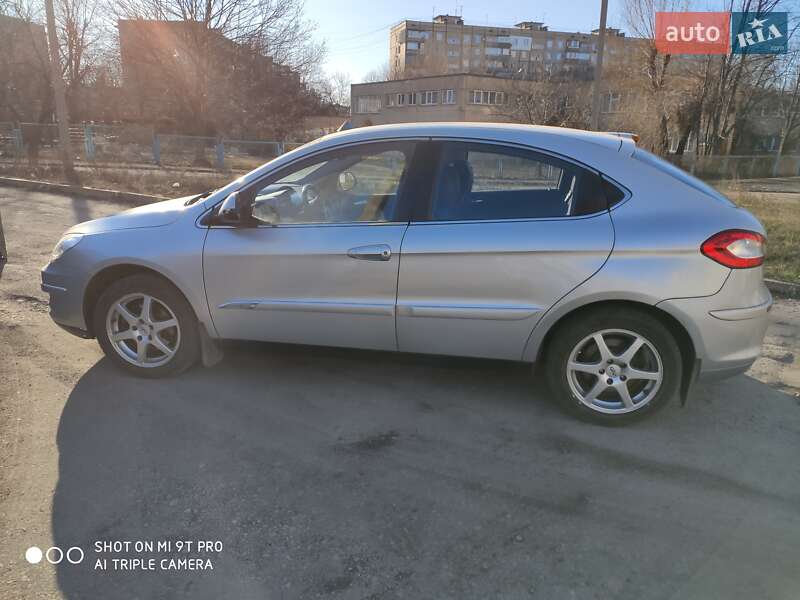 Хетчбек Chery M11
