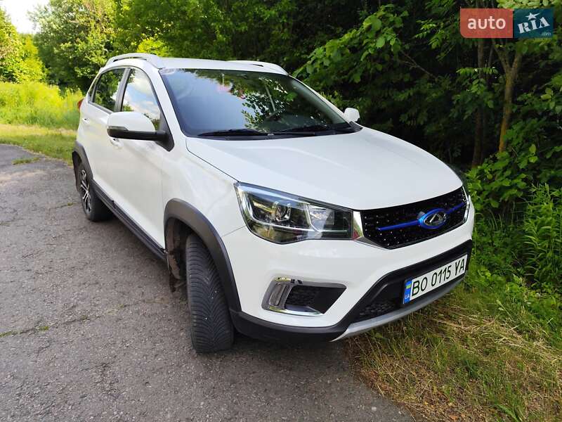 Позашляховик / Кросовер Chery Tiggo 3xe