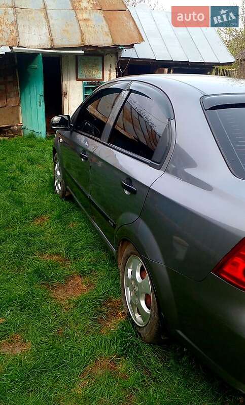 Седан Chevrolet Aveo