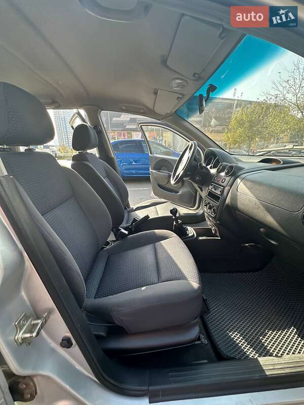 Хэтчбек Chevrolet Aveo 2008 в Киеве