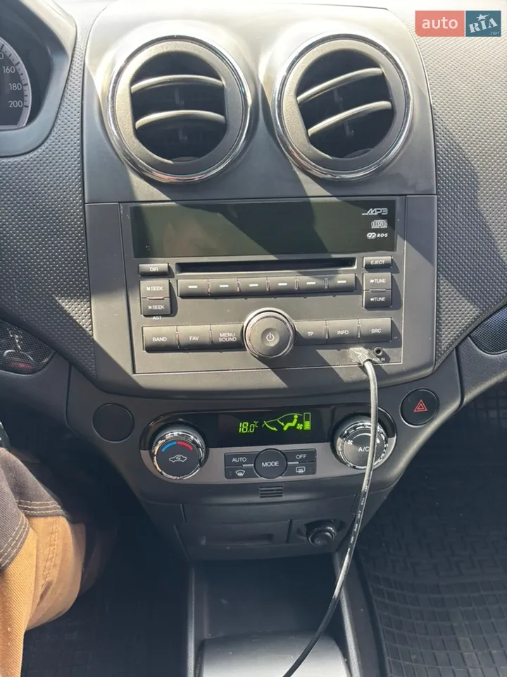 2010 Chevrolet Aveo - мініатюра 2