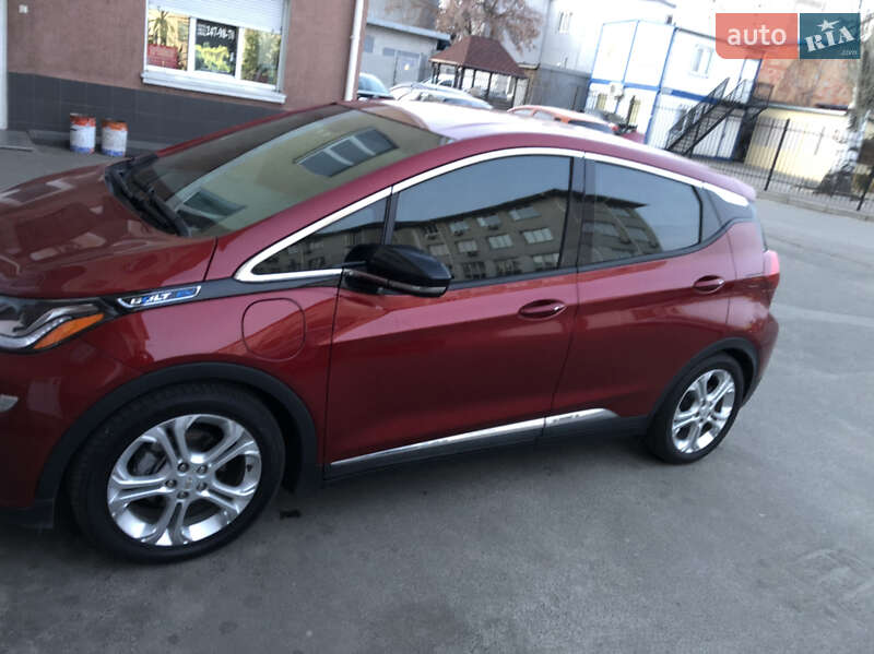 Позашляховик / Кросовер Chevrolet Bolt EV