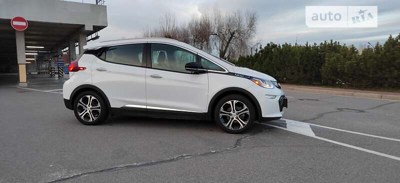 Хетчбек Chevrolet Bolt EV