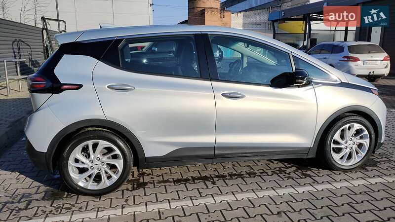 Позашляховик / Кросовер Chevrolet Bolt EV