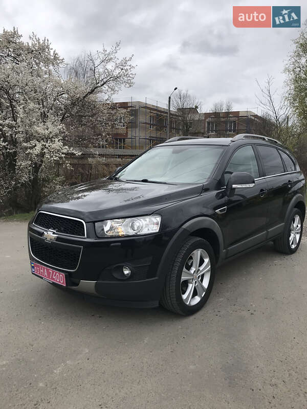 Позашляховик / Кросовер Chevrolet Captiva