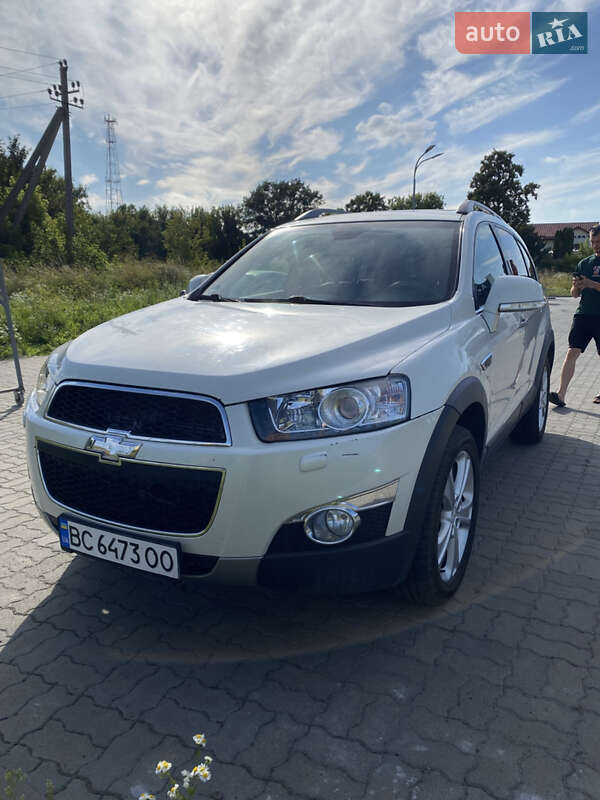 Позашляховик / Кросовер Chevrolet Captiva