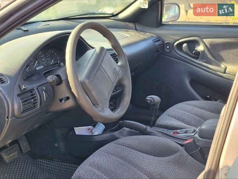 Седан Chevrolet Cavalier 2002 в Ровно