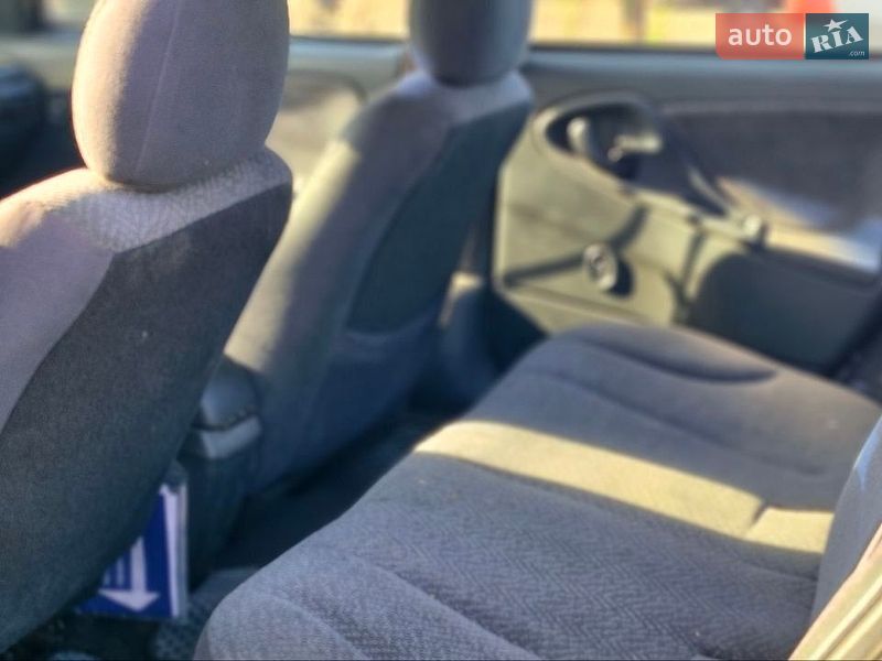 Седан Chevrolet Cavalier 2002 в Ровно