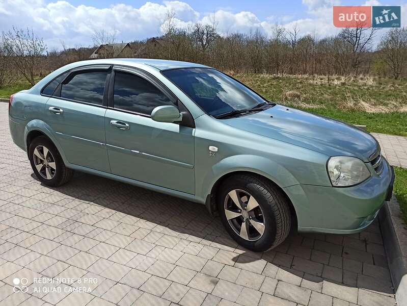 Седан Chevrolet Lacetti