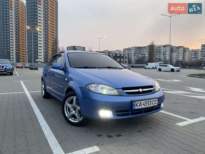Хетчбек Chevrolet Lacetti