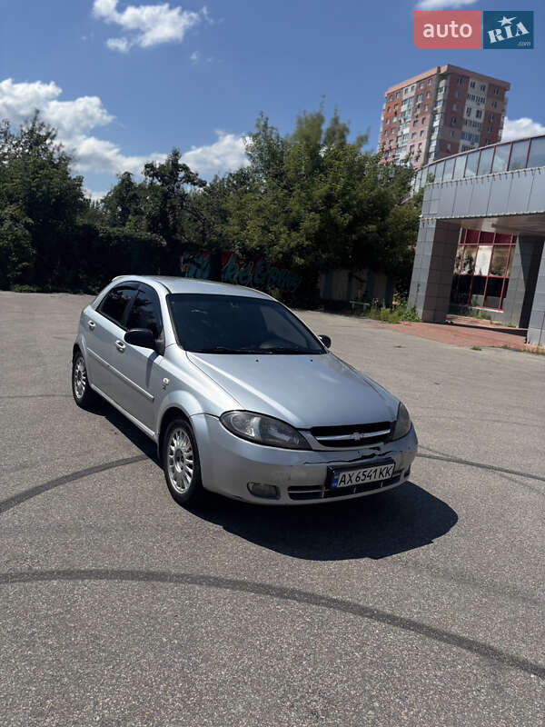 Хетчбек Chevrolet Lacetti