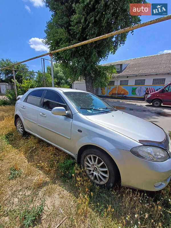 Хетчбек Chevrolet Lacetti