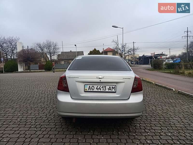 Седан Chevrolet Lacetti