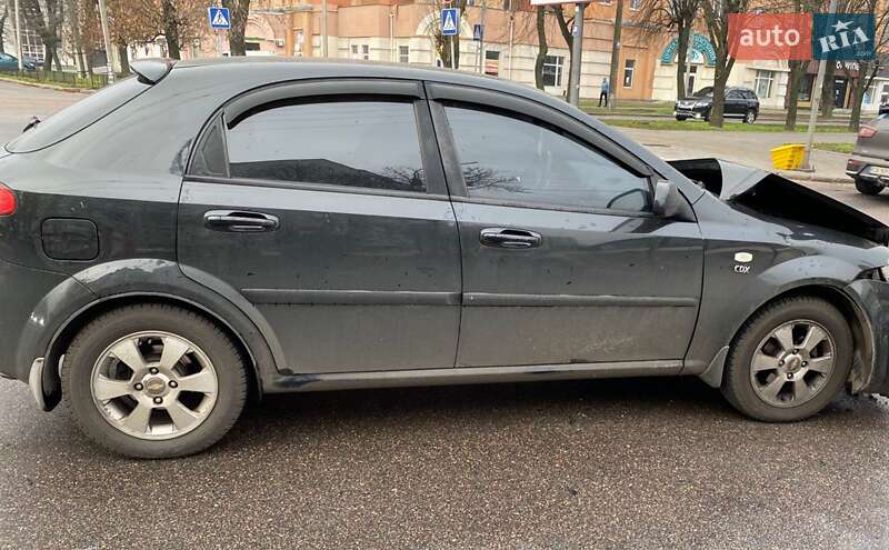 Хетчбек Chevrolet Lacetti