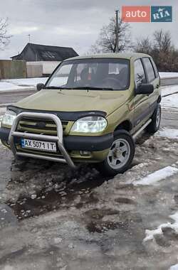 Chevrolet Niva  2004