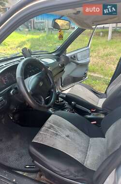 Chevrolet Niva  2004