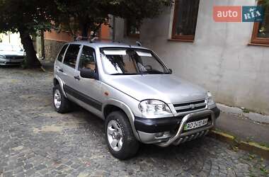 Chevrolet Niva  2004
