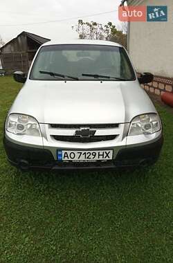 Chevrolet Niva  2011