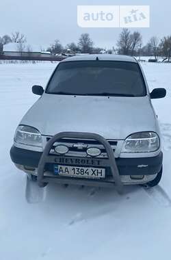 Chevrolet Niva  2005