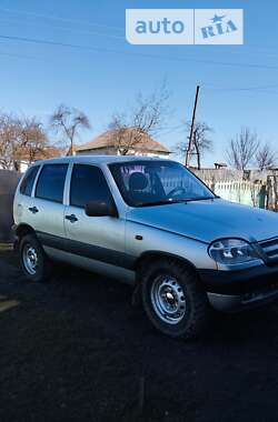 Chevrolet Niva  2005