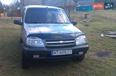 Chevrolet Niva  2004