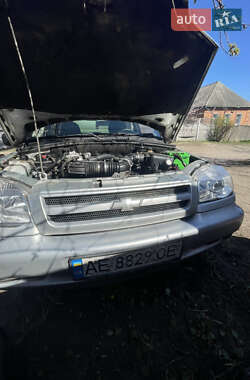 Chevrolet Niva  2004